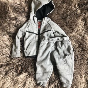 Euc grey Nike tech fleece set